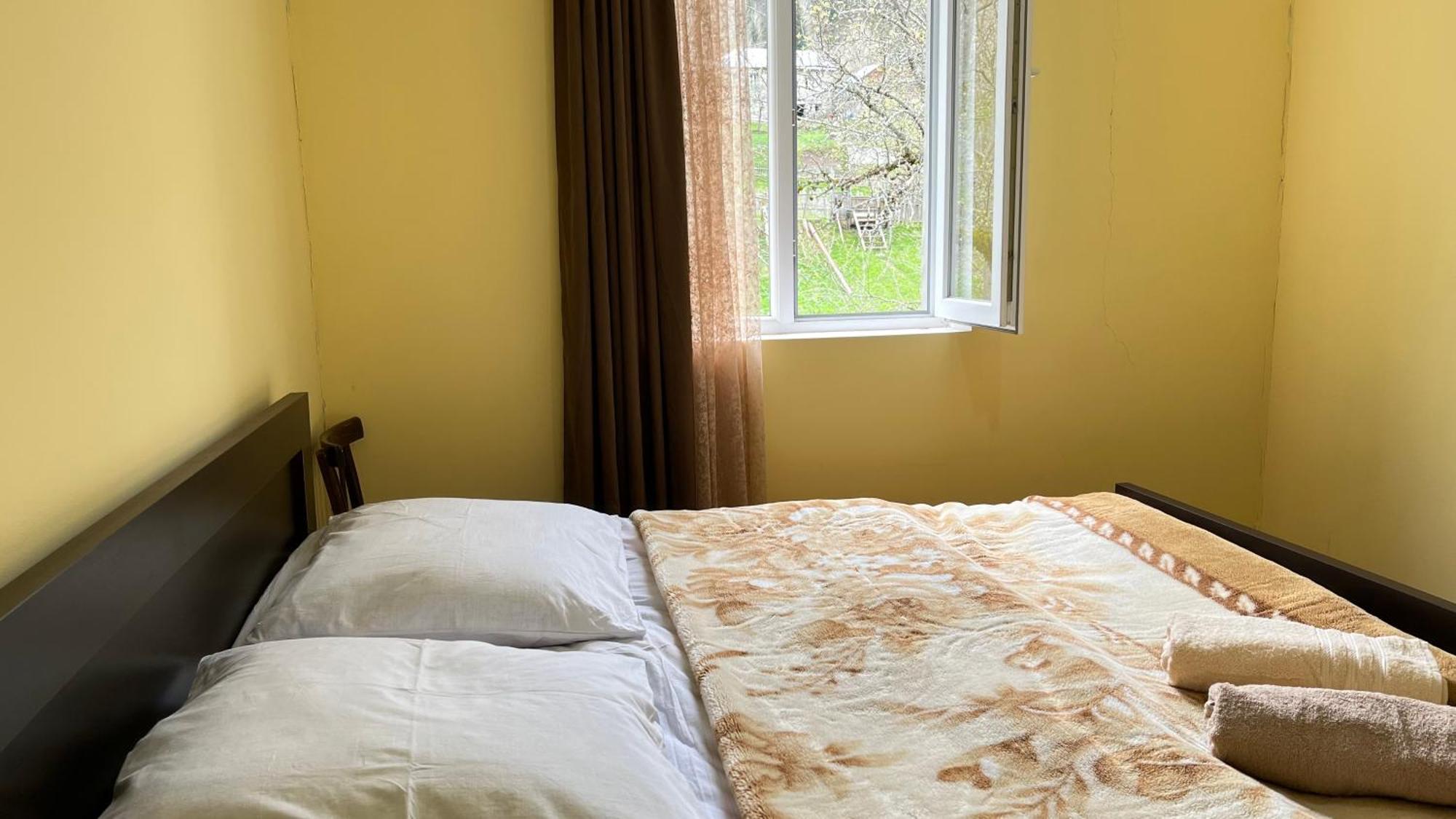 Ciuri'S Guesthouse Zhabeshi Экстерьер фото